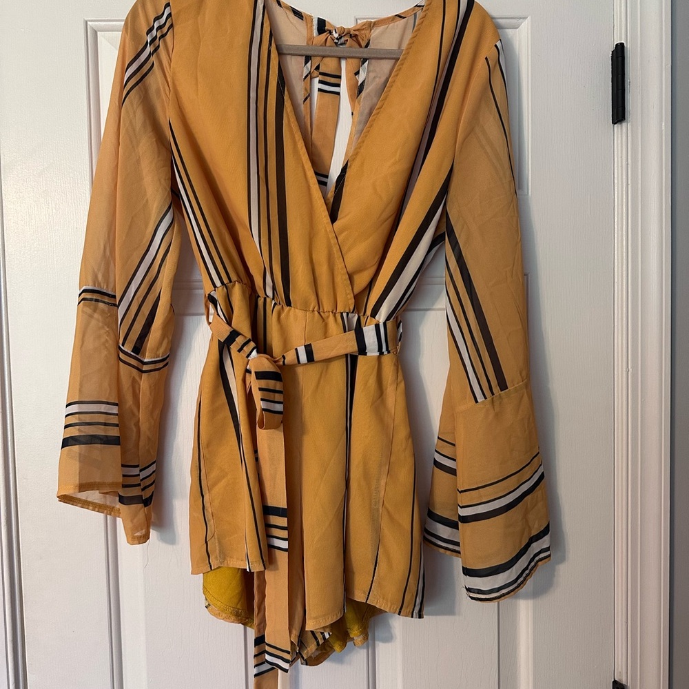 Striped Yellow Ling Sleeve Romoer